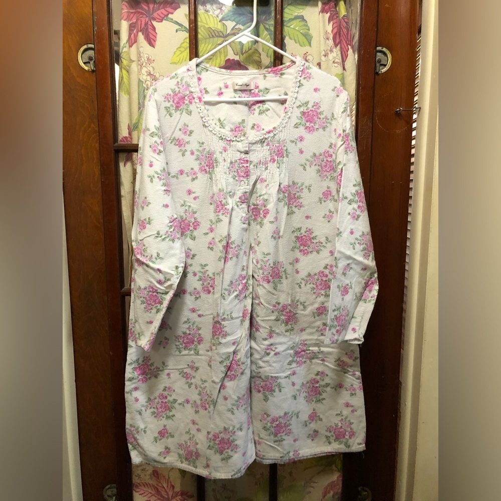 Cotten flannel long sleeve floral nightgown